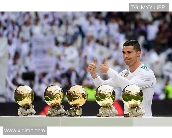 寂寞烟火下的足球传奇：球星背后的孤独与拼搏故事