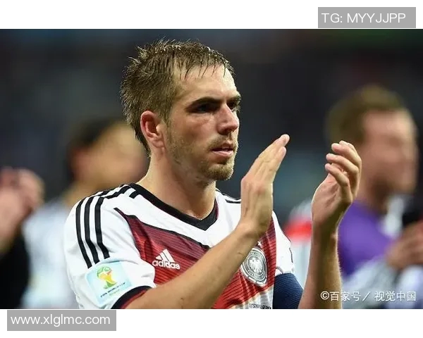 车前摆件足球球星系列精美工艺品展现足坛传奇人物风采